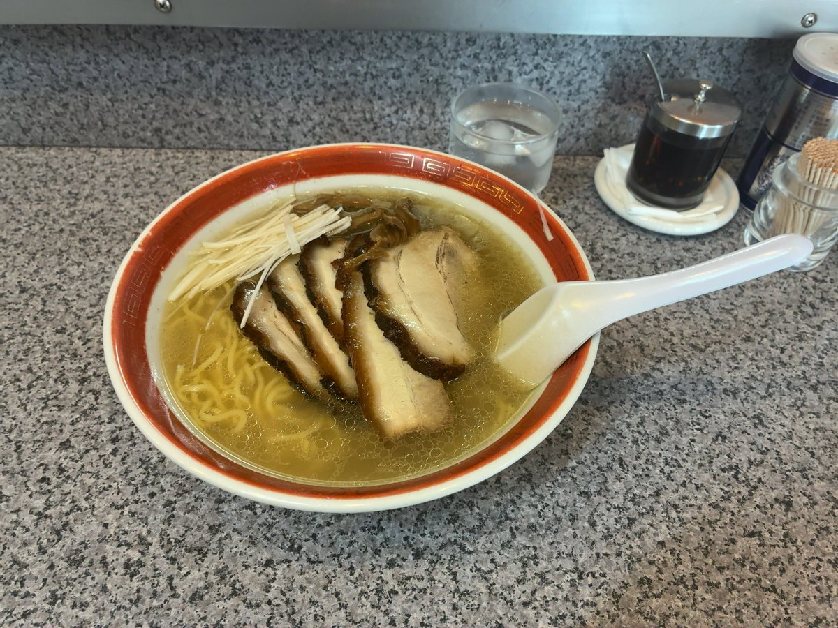 2023nic's tweet photo. 急に塩ラーメン食べたくなるときある
���こ行こかなって思ったとき必ずと言っていいほど候補になる思い出す店
萬楽はチャーシューも美味いからね
チャーハンも
お粥も
いつも優しい味で美味しく食べて帰れる店だと思ってる
しょっちゅう行ってる訳じゃないんだけどさ
 #味の萬楽 https://t.co/chVX1omn1V