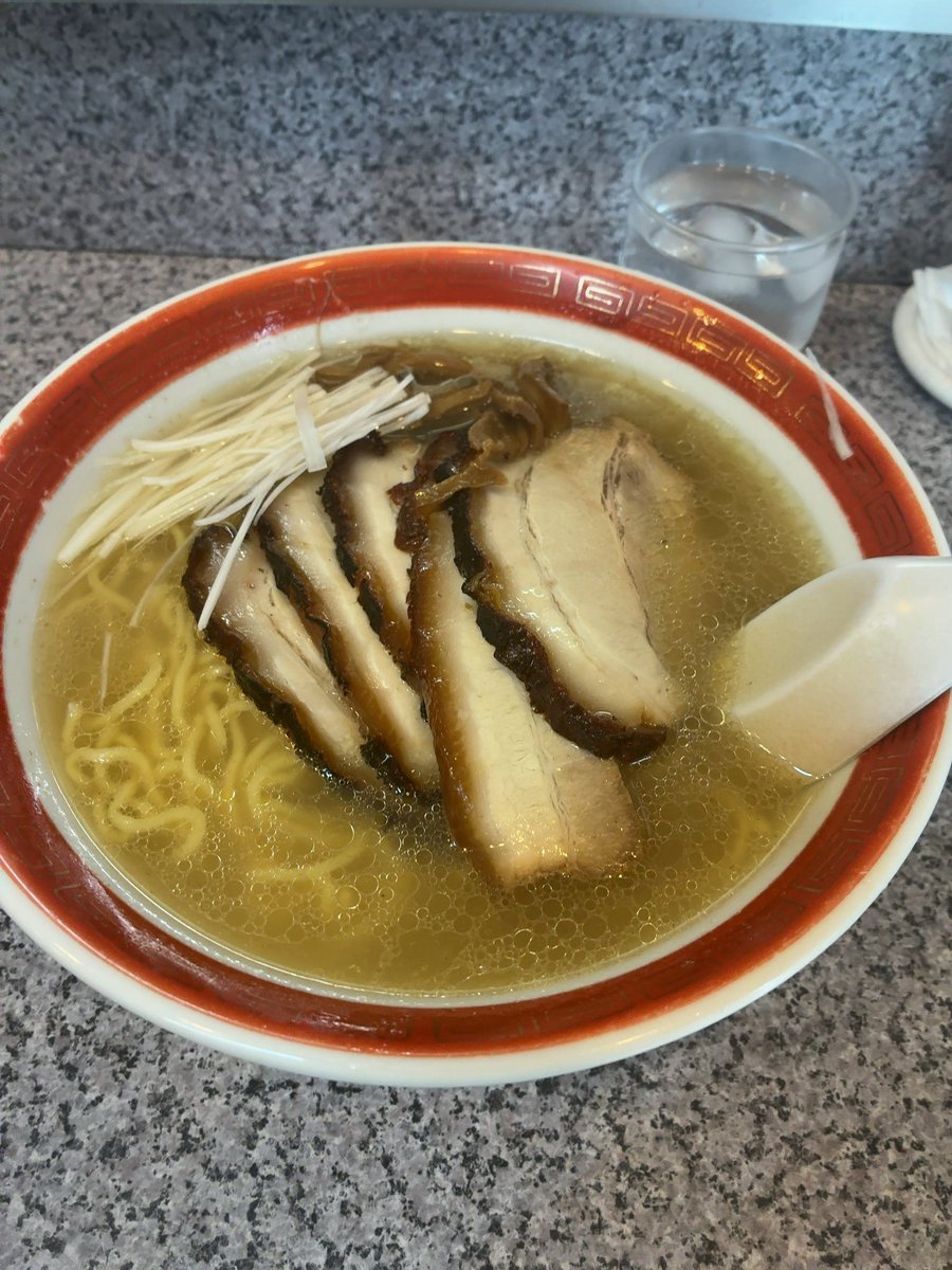 2023nic's tweet photo. 急に塩ラーメン食べたくなるときある
���こ行こかなって思ったとき必ずと言っていいほど候補になる思い出す店
萬楽はチャーシューも美味いからね
チャーハンも
お粥も
いつも優しい味で美味しく食べて帰れる店だと思ってる
しょっちゅう行ってる訳じゃないんだけどさ
 #味の萬楽 https://t.co/chVX1omn1V