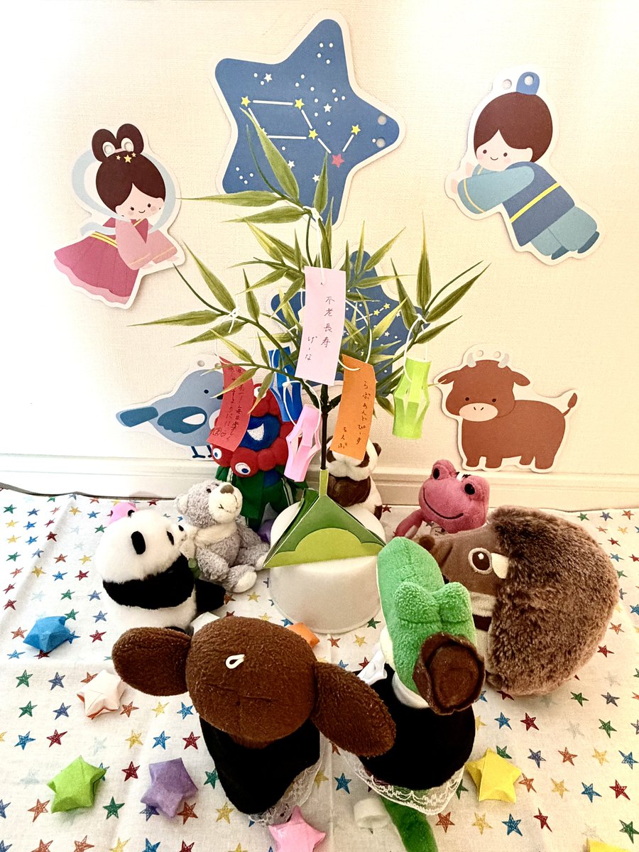 chiebu_travel's tweet photo. みんなで七夕のお祝いをしました🎋✨💕
お友だちと一緒にお願いごとを書きました✏️
いいことありますように☺️⭐️
#チェブラーシカ
#cheburashka
#ゲーナ
#gena
#七夕
#短冊
#7月7日
#ぬいどり https://t.co/d8J2dctIoB