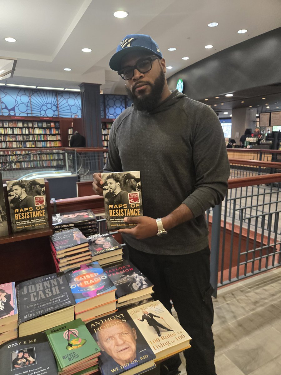 JeremyCMcCool's tweet photo. 'Raps of Resistance: How Kendrick Lamar &amp; J. Cole Reignited a Hip-Hop Tradition' is in stores now! @BloomsburyPub

Co-authored by @Earl_Hopkins1

Amazon: https://t.co/0AB4Ilk589 https://t.co/3UK6GiBE0p