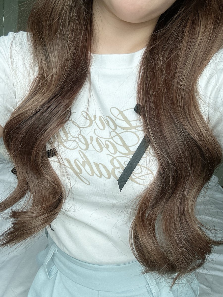 tinyreview2's tweet photo. ลงรูปนี้ทีไีร คนถามสีผมตลอด ใช้ mise en scene รุ่นโฟม สี Taupe กล่องยัยเกี๊ยวนะ ไม่ติ��ส้ม น้ำตาลเทาหม่น สวยตรงปกเด้อออ เผื่อใครสนใจย้อมเองนะ https://t.co/QeAgDHy6Ff