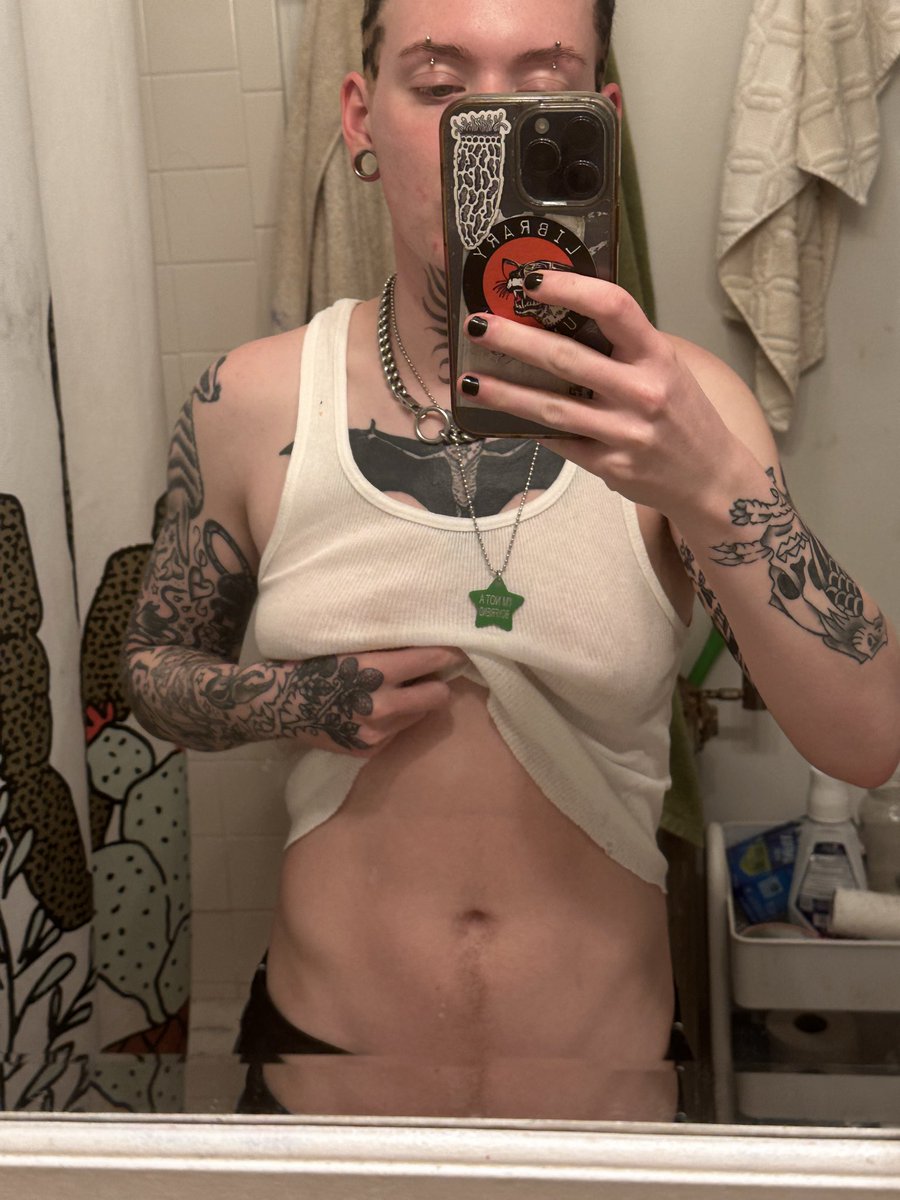 buggiebutch's tweet photo. white tank tops and slut waists are what summers about actually https://t.co/wDUPd5GUVl