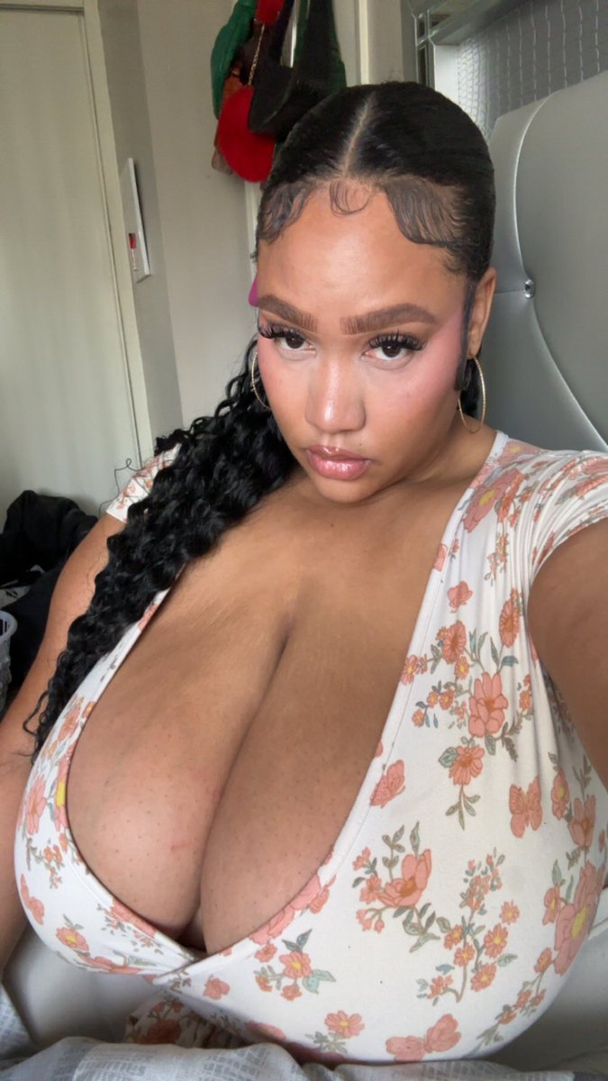 juicii_jade's tweet photo. Just in time for Titty Tuesday tomorrow! 
#tittytuesday #titties #bigboobs #bigtitties #breasts #gorgeous #beautiful #newaccount #newbie #sexy https://t.co/d0BwHpZJqj