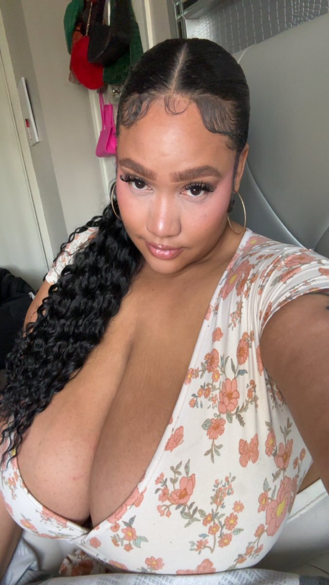 juicii_jade's tweet photo. Just in time for Titty Tuesday tomorrow! 
#tittytuesday #titties #bigboobs #bigtitties #breasts #gorgeous #beautiful #newaccount #newbie #sexy https://t.co/d0BwHpZJqj