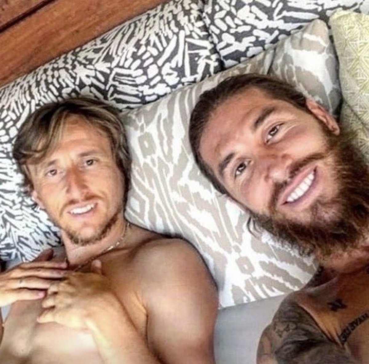 OmegaKaiserr's tweet photo. Friendly reminder of the time Sergio Ramos and Luka Modrić shared a hotel room and were found sharing a bed, with Sergio in his underwear and Luka wrapped in nothing but a bath towel https://t.co/VOVH3eEUFJ