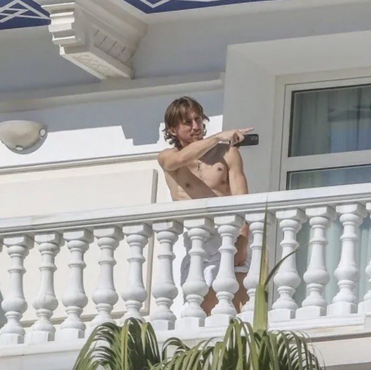OmegaKaiserr's tweet photo. Friendly reminder of the time Sergio Ramos and Luka Modrić shared a hotel room and were found sharing a bed, with Sergio in his underwear and Luka wrapped in nothing but a bath towel https://t.co/VOVH3eEUFJ