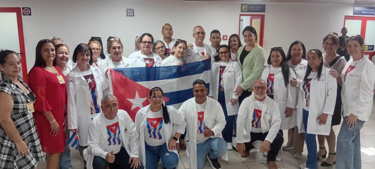 GretzaP's tweet photo. 🇨🇺 🇬🇹 Hoy regresan a la Patria que los contempla orgullosa otro grupo de colaboradores de la #Salud con el deber cumplido, y el agradecimiento de ese pueblo hermano!!!. Fieles al legado de #FidelPorSiempre  "Médicos y No Bombas"
#CubaCoopera https://t.co/d8wjqryeQi