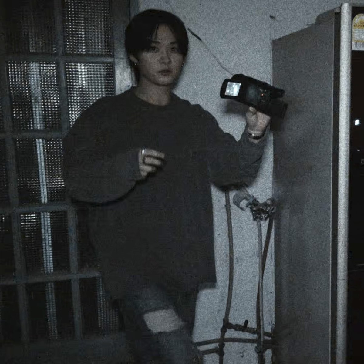 dwaebitz's tweet photo. he’s so lovely my gf i hope he doesn’t get haunted by a ghost or something https://t.co/c6YMWEOgXg