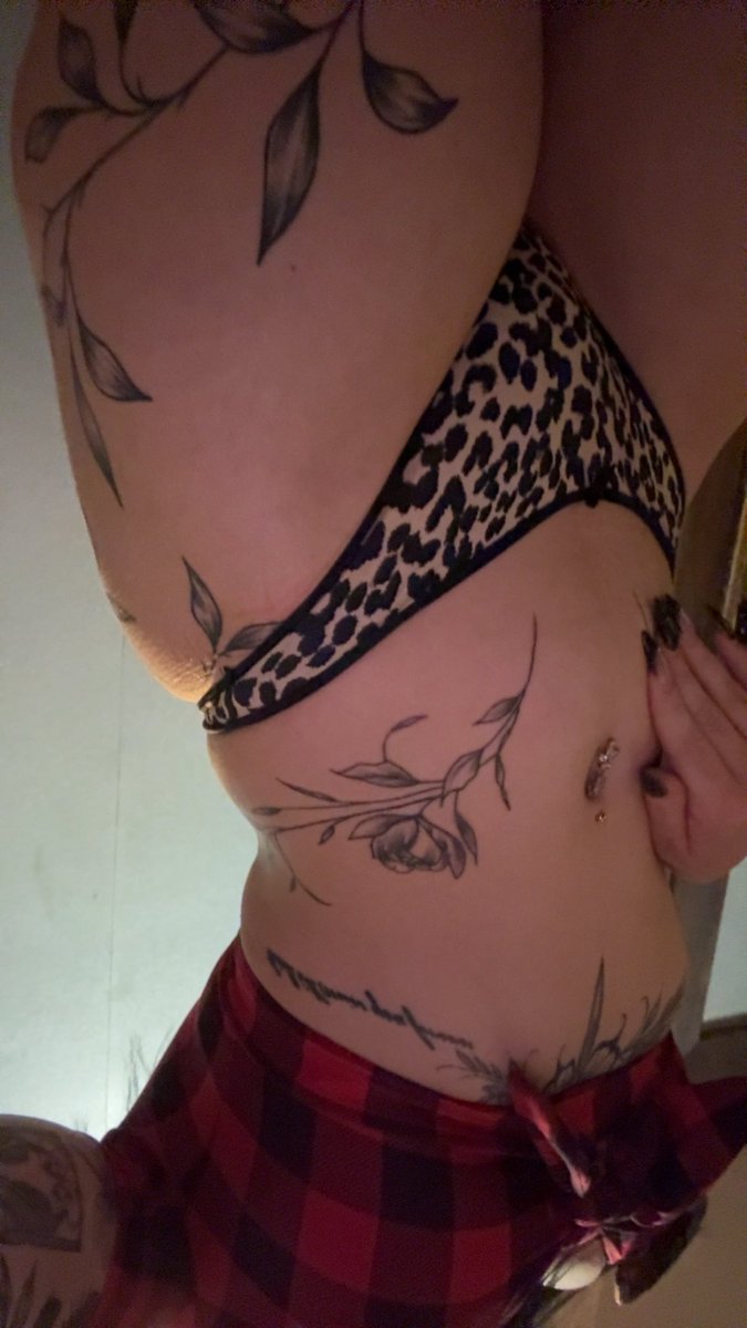 slut762's tweet photo. i’m so bored rn come entertain me #nsfw #goonette #buyingcontent dm me https://t.co/PjLdjRJziR