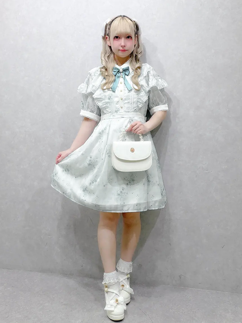 カラフルな涼しげ透け感がポイントの花柄ワンピースが再入荷