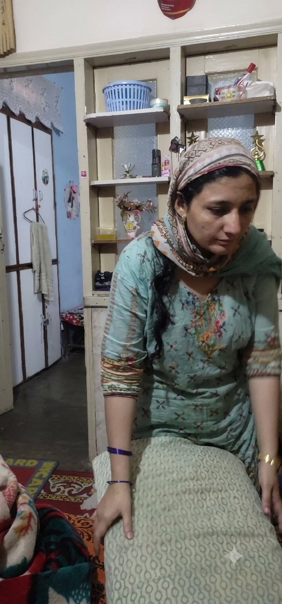 IncestDewana's tweet photo. آج یہ مسئلہ ہر دوسرے تیسرے گھر میں پایا جانے لگا ہے کہ گھر میں موجود باجی اپنے جوان چھوٹے بھائی کے سامنے کھلم کھلا اپنے شباب کر نظارے تو کروا دیتی ہیں جبکہ اپنے چھوٹے بھائی کی جوانی کی آگ کو نہیں بجھاتی ہیں بلکہ چھوٹے بھائی کی جوانی کی آگ مزید اپنے ہوش رُبا نظاروںبڑھا دیتی ہیں https://t.co/uiUNJCOQ8K