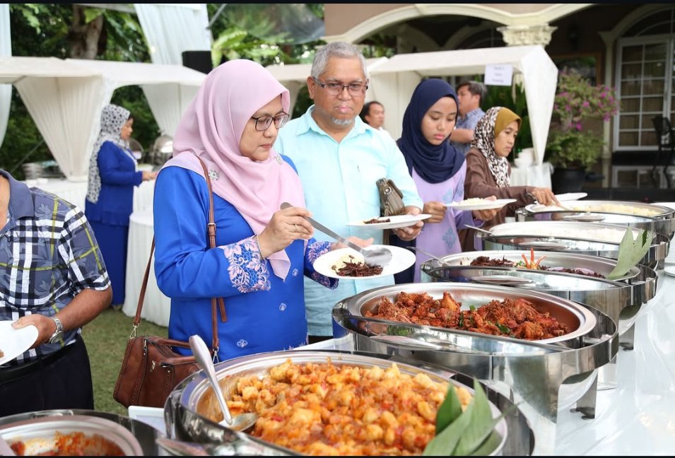 ViscountBP's tweet photo. The average Malay wedding has better catering https://t.co/mx4gkkAqBV