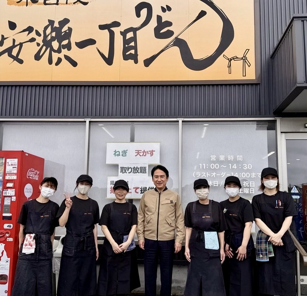 takeuchikazhisa's tweet photo. 昨日は、若松区の「#安瀬一丁目うどん」さんへ！

土木建設企業の現場、若手の皆さんと建設業の未来について熱く語り合いました。
現場で働く皆さんだからこその率直な思いや、新しい挑戦への期待をたくさん聞くことができ、とても刺激を受けました。

#北九州市 の未来がますます楽しみです！

そして、出汁の旨みがしっかり効いた細麺のうどんで、心もお腹も満たされました。

ありがとうございました😊