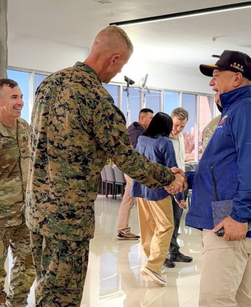 anyelocalifano's tweet photo. @usembassyve @DeptofWar @StateDept @Southcom Mira como se rie los 25 millones JAJAJAJAJAJAJA SINVERGUEZAS LOS GRINGOS https://t.co/Dk95cnnRgB