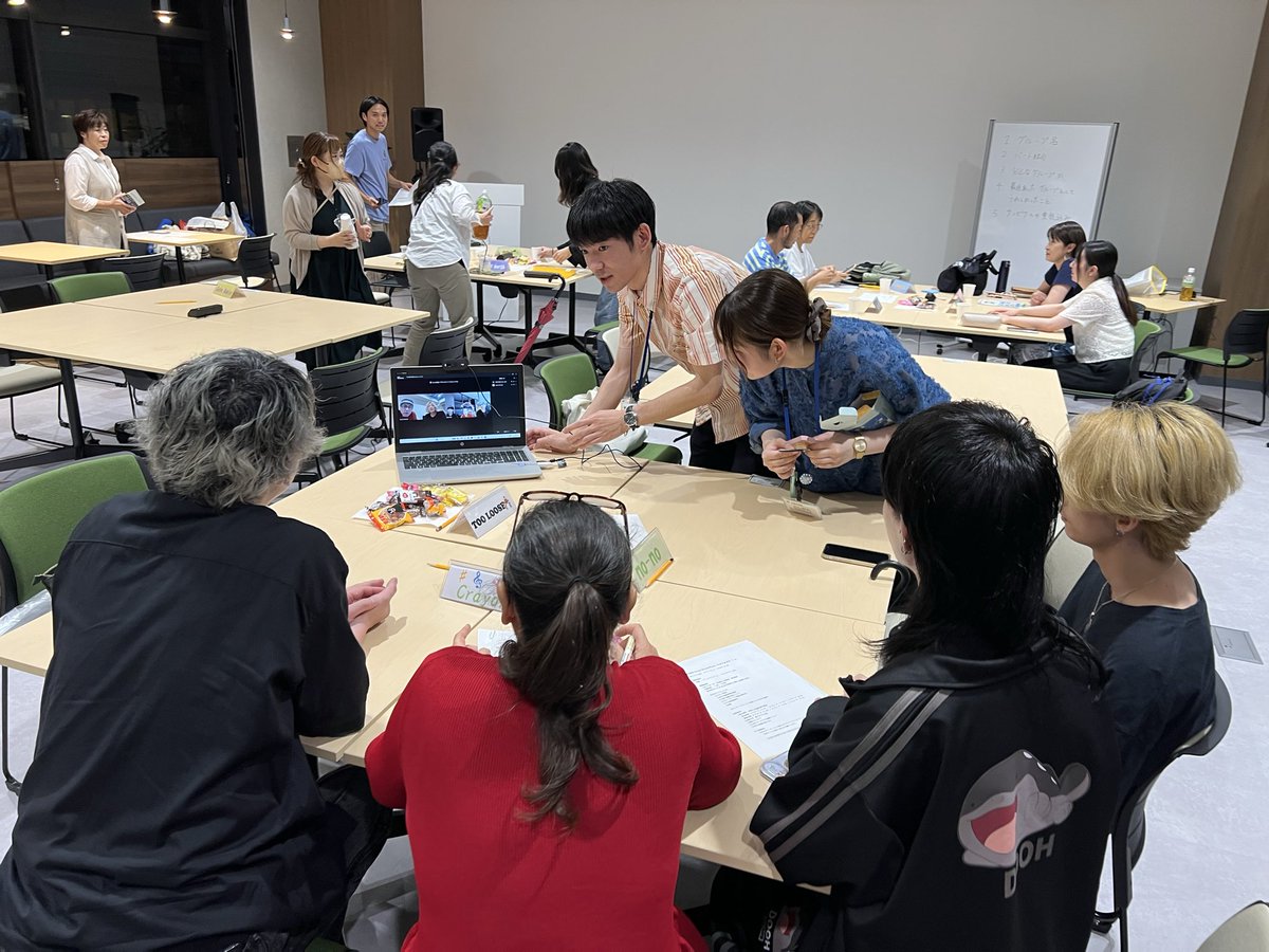 Ikoma_learning's tweet photo. 生駒山上遊園地野外劇場で9月27日に行われる新たな音楽ステージ「Ikoma Sanjo Sound Picnic」の第1回出演者説明会をイコマド元町で行いました⭐︎様々なジャンルの音楽家が、同じ熱い気持ちを持って集結！素晴らしい本番になる予感を肌で感じる空間となりました。交流会もお互いの活動に興味津々です♫ https://t.co/PjjDzy4URH