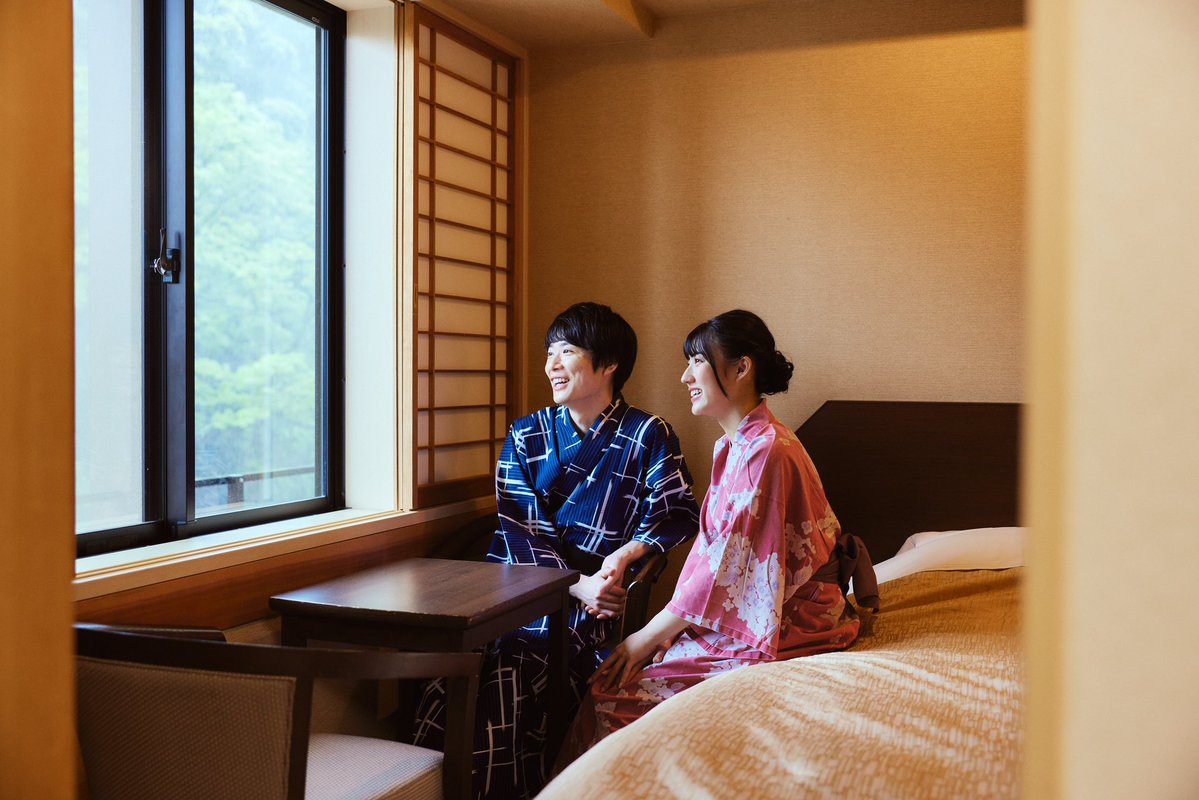 Tenseien_Hakone's tweet photo. 🎋7月7日は #ゆかたの日 👘

浴衣に着替えて、温泉でほっとひと息♨️
館内をのんびり散策しながら、夏ならではのゆったりとした時間を過ごしてみませんか？🌿

箱根で過ごす夏の思い出づくりに。
皆さまのお越しを心よりお待ちしております✨

#天成園 #箱根湯本 #温泉旅行 #浴衣 https://t.co/X5H2Xc1yHA