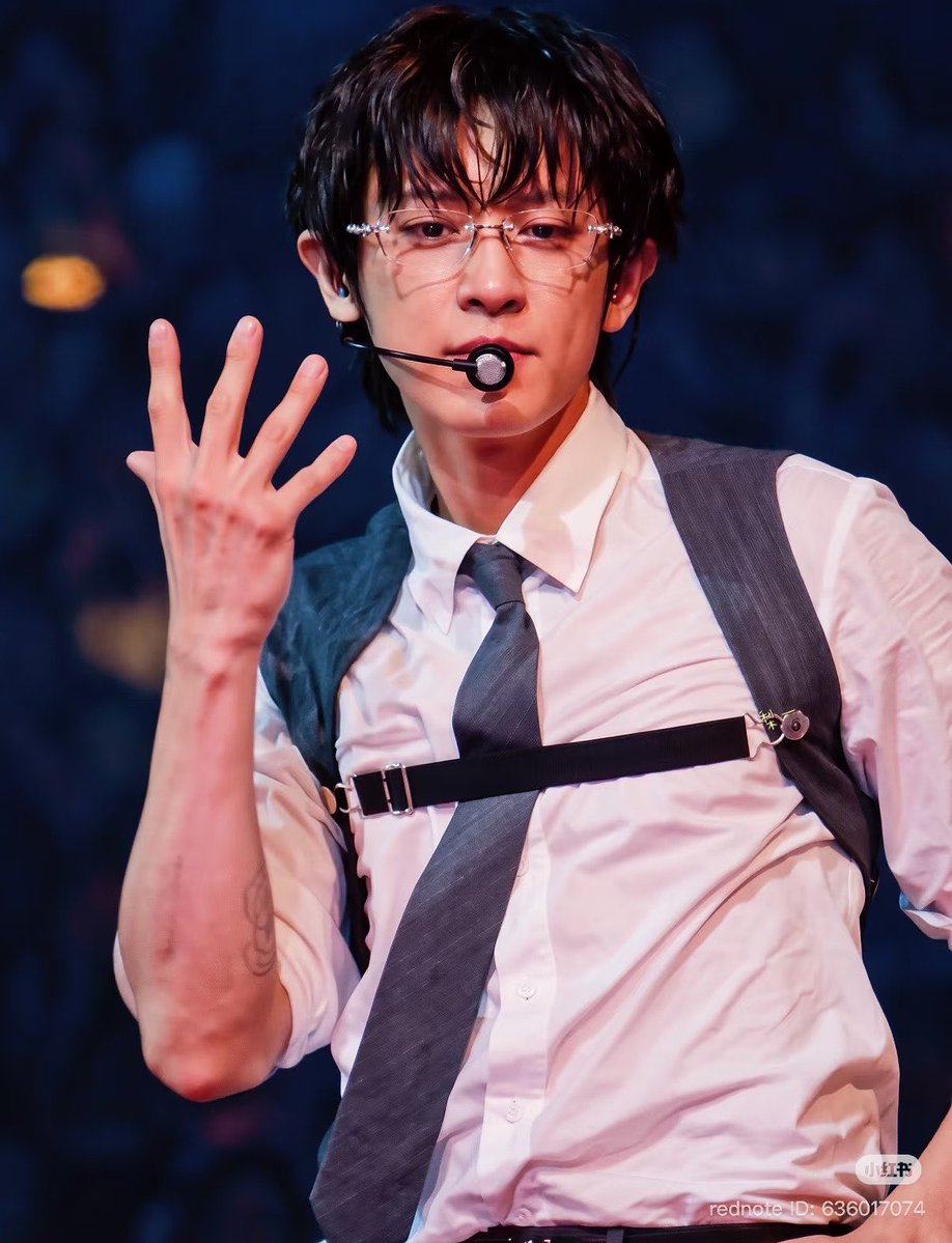 PCY_BASE's tweet photo. HE’S FINE AS HELL

#CHANYEOL #찬열 https://t.co/PBagFhxFQ9