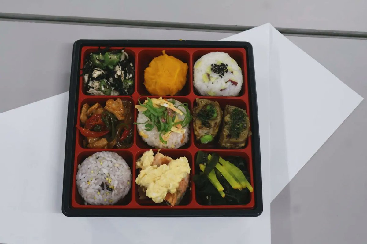 KIO_University's tweet photo. 近畿地区のイオンで販売されるお弁当の試作会を実施！～健康栄養学科・ヘルスチーム菜良～
https://t.co/Esno0uzx8n
奈良県の「やさしおベジ増しプロジェクト」の一環として「秋の味覚」をテーマに開発中のお弁当。ここから本採用されるレシピが決まります。
#畿央大学 #健康栄養学科 https://t.co/8V4wZMhxzF