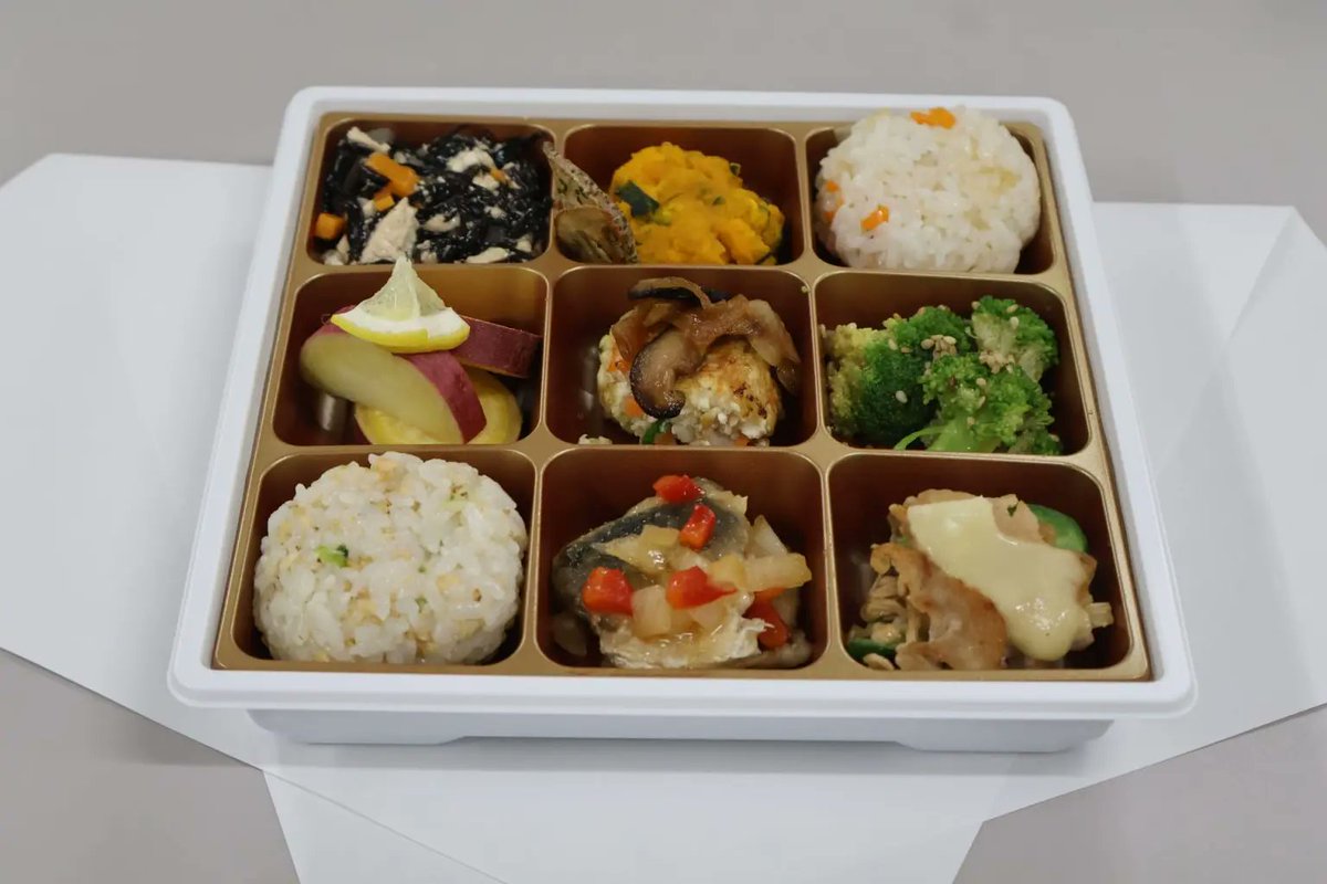 KIO_University's tweet photo. 近畿地区のイオンで販売されるお弁当の試作会を実施！～健康栄養学科・ヘルスチーム菜良～
https://t.co/Esno0uzx8n
奈良県の「やさしおベジ増しプロジェクト」の一環として「秋の味覚」をテーマに開発中のお弁当。ここから本採用されるレシピが決まります。
#畿央大学 #健康栄養学科 https://t.co/8V4wZMhxzF