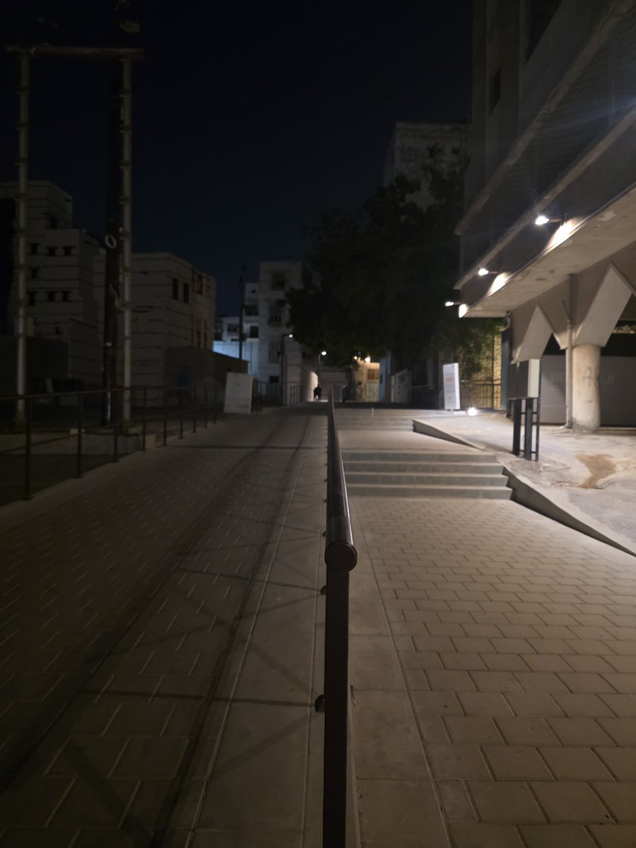 rnyhhh's tweet photo. جمعت النجوم والكوكبات في ملف وخلصت أدرس السماء الان ما بقي الا ألقى محبوبي ونصادر كامل السماء لنا. بعدها، وانا اعرف كل اللي فوق أكون جاهزة أضيع بالصحراء https://t.co/BfyxcL0N17