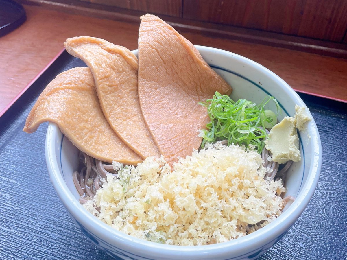 basoya_soba's tweet photo. ばそ家の影の人気役者をご存知ですか？大きいお揚げの乗ったたぬきそばと白ネギネギのネギソバ🍜売り切れご麺の人気メニューですよ♪😊 https://t.co/cUOmsk9Xms