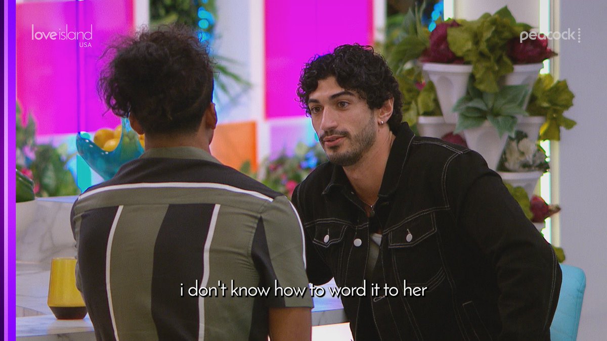 loveislandusa's tweet photo. Zach doesn't want to be boyfriend/girlfriend, but he does want to be officially dating. What's that called? 🤔 #LoveIslandUSA https://t.co/jYYXZCLjmB