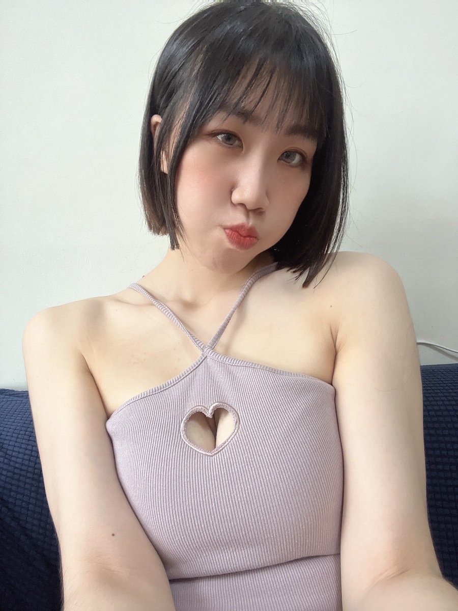 Angelcat1230's tweet photo. 自我社死❤️挑戰🥵
10個❤️露出奶頭
20個❤️胸臉同框
30個❤️看小穴
40個❤️掰開小穴
50個❤️露臉掰開小穴
60個❤️發野外露出照片
80個❤️發自慰影片
100個❤️我們來投票決定😛
#母狗 #露出 #社死 #曝光 #自毀 https://t.co/xHLZTL7ojF