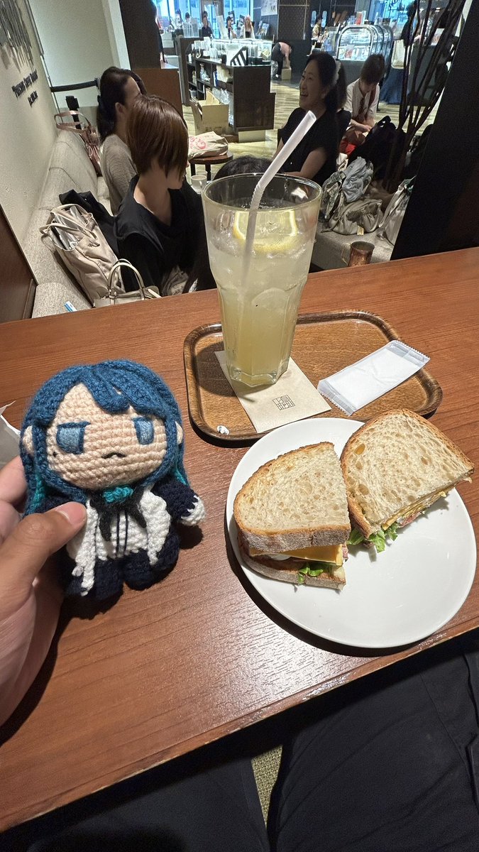ashkantoe's tweet photo. 空港へ向かう前の最後の食事 😢 https://t.co/VOvDrXLQeJ