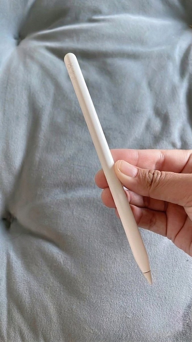 Nickky7424's tweet photo. ส่งต่อ Apple pencil  Gen2 
สภาพดีไม่ค่อยได้ใช้ 
ลดราคาเหลือ 700 ฿ รวมส่ง
✅️ ใช้งานปกติ 
❌️ ไม่มีกล่อง 
เพิ่มเติม dm. 
ประกันหลังการขายให้ 1 อาทิตย์ 

#ปากกาไอแพด #applepencilมือสอง #ApplePenciเมือ2 #applepencil
#ส่งต่อapplepencil #ส่งต่อปากกาไอแพด #ipad #applepencilมือสอง https://t.co/DwaAlWaLVA