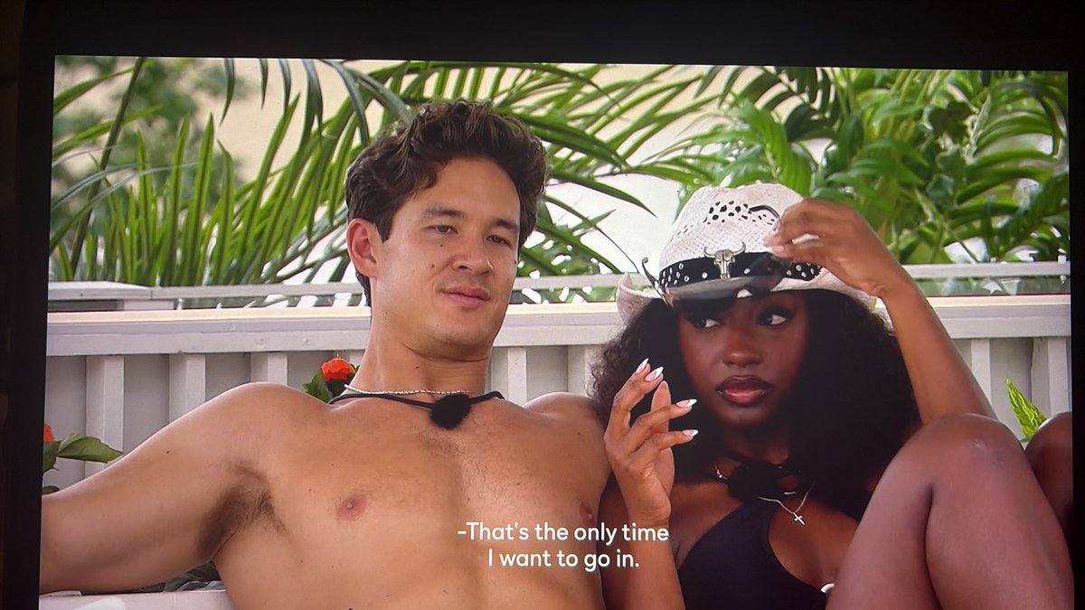seodilf's tweet photo. ANIYA IS MUGGED TF UP BITCH https://t.co/AYbHndnCe3