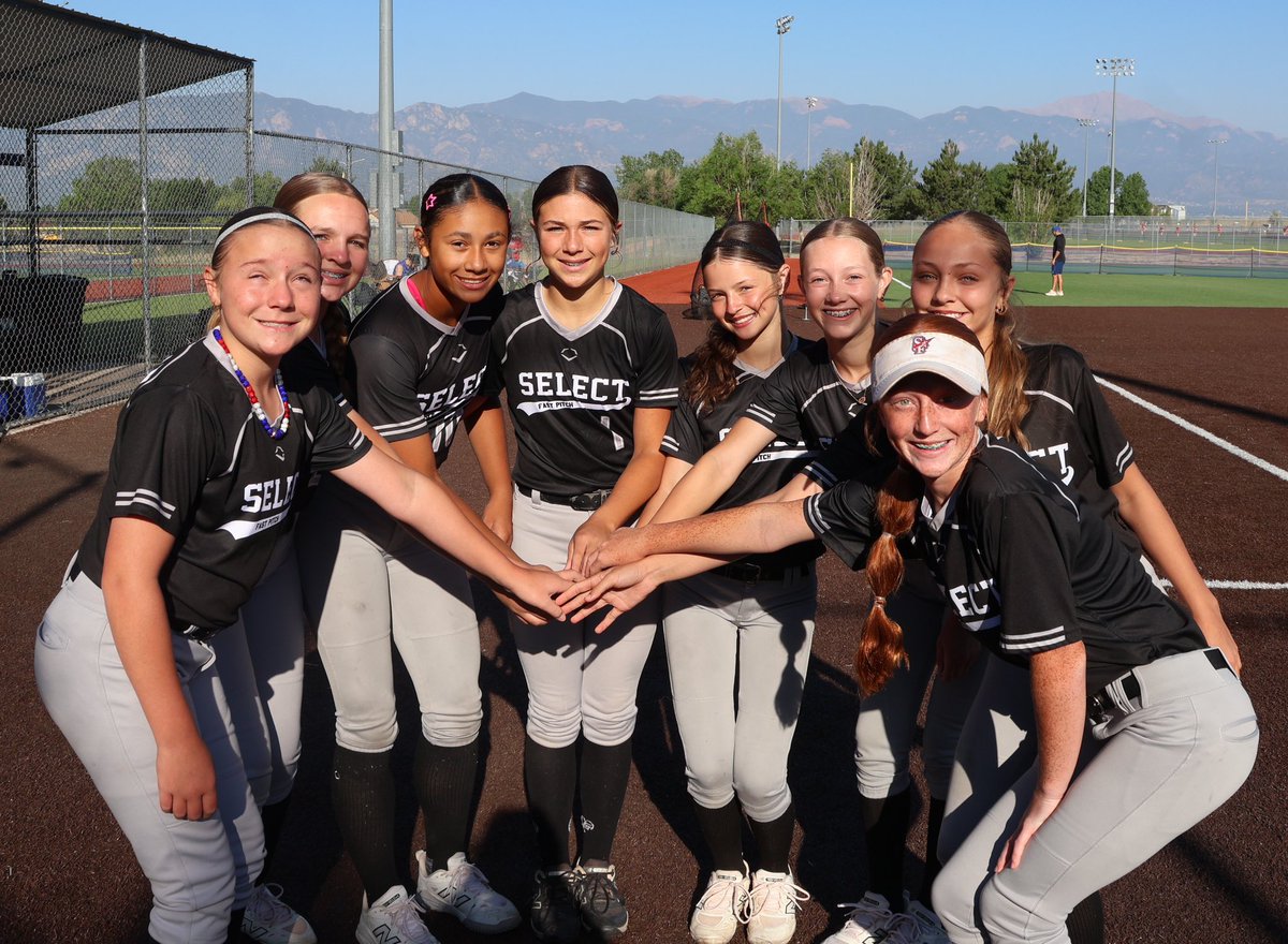 ADunigan2031's tweet photo. Love hitting the field with my teammates—and playing with mountains behind us is even better!! 🤩⛰️🎆💙❤️🥎 @SelectForsythe @selectfastpitch @TCSFastpitch @COSparkFire https://t.co/rqoYIVNpq9