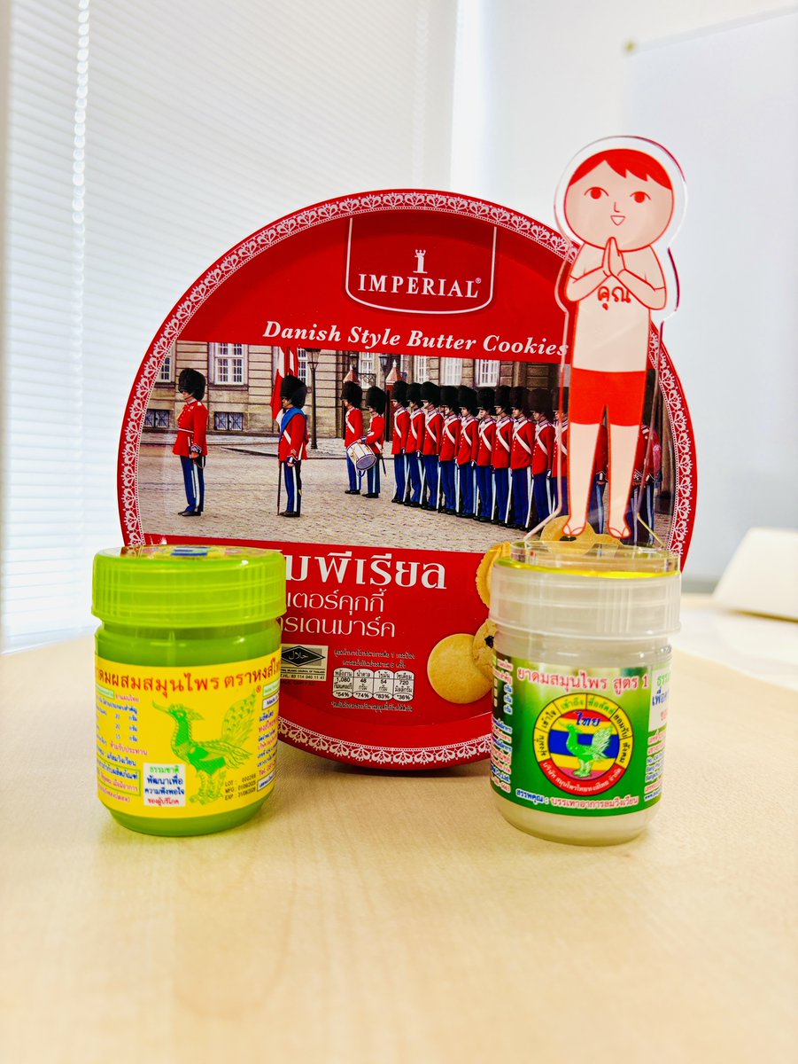 kuukiyomi's tweet photo. "空気読み。タイVer."にも”ヤードム”が登場します
※解説文もある新設設計

・眠気のある時など吸うとすっきりします
・タイではセブンイレブンでも気軽に買えます
・"緑より白のほうがいいやつ"とタイで教わりましたが本当かどうかは不明です(教えてください) https://t.co/uWafgtZ70L