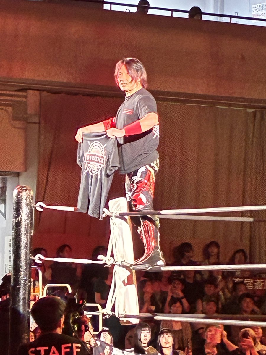 DhOfFLcBd149172's tweet photo. DDT後楽園ホール大会で復帰戦を行った
高尾蒼馬選手のコスチュームを作らせて頂きました！
 #DDT #高尾蒼馬 #コスチューム https://t.co/2U8ZZ9xwe4