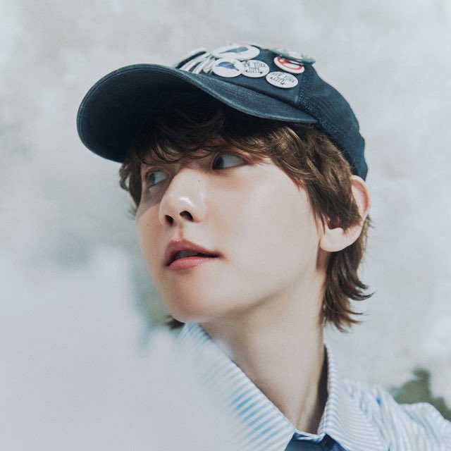 monekbr's tweet photo. REIZINHOS!! #KIHYUN escolheu #Baekhyun (EXO) como um dos vocalistas idols que mais admira.

Durante a entrevista, ele revelou que gostaria de ser lembrado como um dos “5 grandes vocais idols” junto com o Baekhyun e completou dizendo que tem muito respeito por ele. Ele até brincou que, se tivesse oportunidade, enviaria uma DM para convidá-lo para o challenge de “So Good”. 🩵

“Nunca tive a oportunidade de conhecê-lo. Só de encontrá-lo já seria uma honra. Será que eu deveria mandar uma DM? Fico um pouco envergonhado…” 😂

#KIHYUN #기현
#BORDERLINE #보더라인
#SoGood #쏘굿