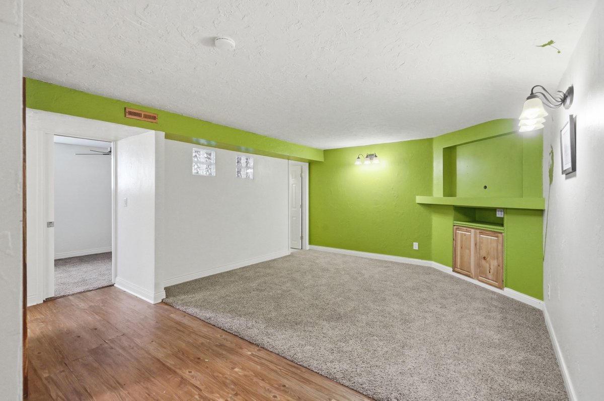 christians_team's tweet photo. #JustListed  4223 Foothill Drive, Rapid City, SD
Fully Renovated 1,968 Sq. Ft. End Unit TownHome at $339,900 
3 BR | 3 BA | 1,968 Sq. Ft. | 2-Car Garage
.
https://t.co/DUUfVYZNFO
- Clubhouse and pool access plus HOA covered Exterior maintenance
Call 605-340-0768 for details https://t.co/MxtZsebJT6
