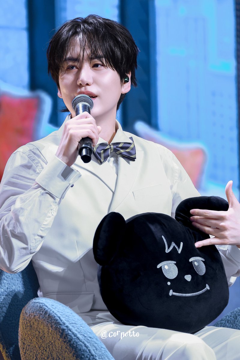 cornetto_7's tweet photo. 260705 호텔203 상하이

🖤

#규현 #KYUHYUN #キュヒョン #圭贤 https://t.co/DhDo5ttsj9