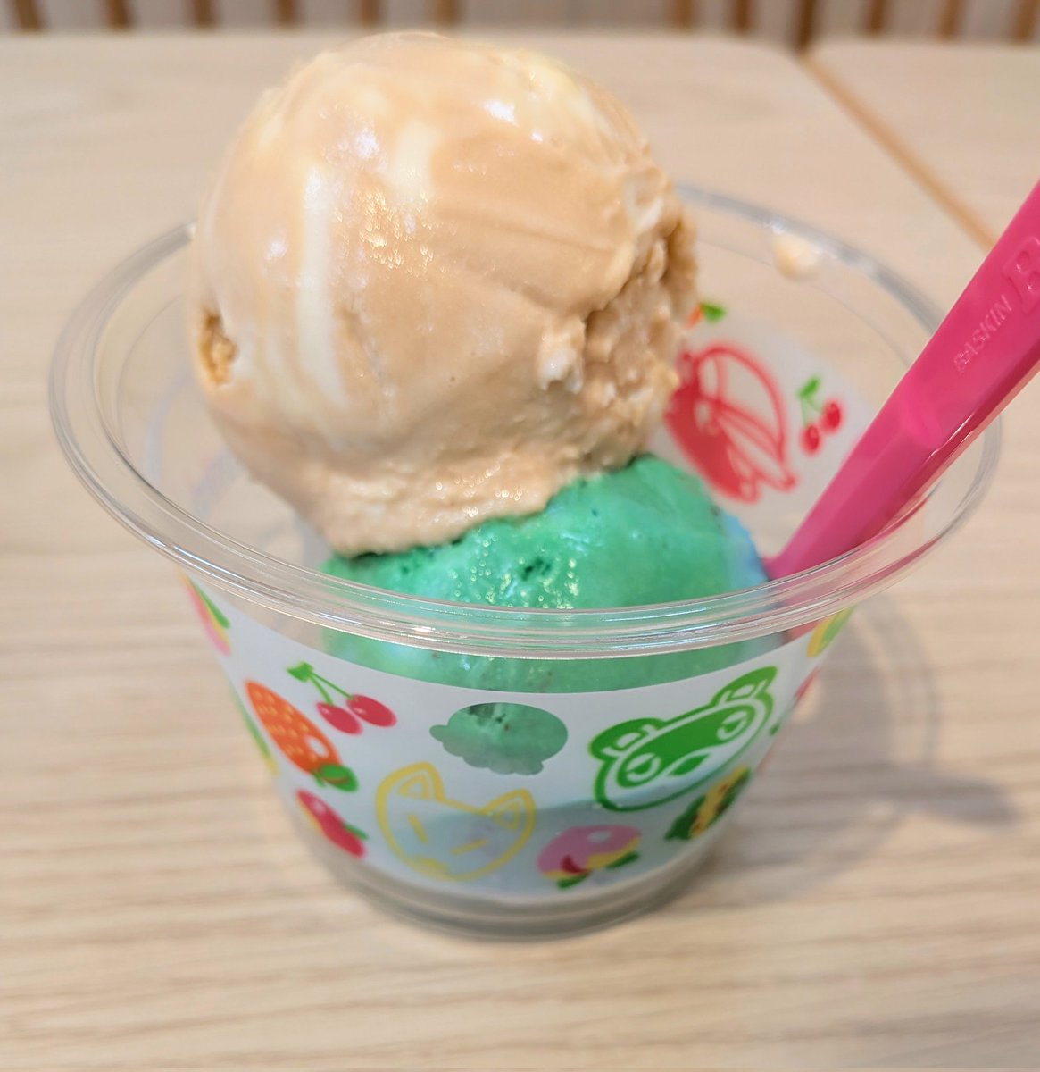toki6ar's tweet photo. 髪を切った！アイスを食べる！😋気になってたあつもりアイスとティーオーレ https://t.co/SR27MpdyxW