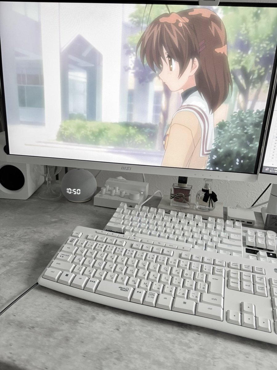 lwt252's tweet photo. 仕事しながらCLANNADみる https://t.co/kajVWqrrhx