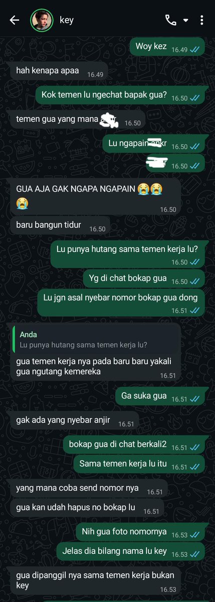 VelaMostc's tweet photo. Part 4 | bapak saya sempet marah ke penagih hutang karena mau disamperin bapak saya, bapak saya yg gak punya hutang ya jelas bingung dan marah tp sy engeh waktu penagih hutang sebut nama pelaku key/Kezia, ini chat saya ke pelaku tp pelaku gak ngaku (maaf bahasanya agak nonformal) https://t.co/E4cU4xewbB