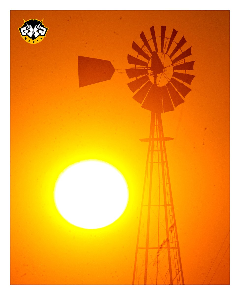 NBGX3Media's tweet photo. A SUNDAY NIGHT DRIVE pt. 1
7-5-26 Windmill. Sunset. Orange.
(rural Cashton, if someone wants location)...
#gx3mediasundaydrives
Nate Beier/ https://t.co/r4EpRlxCNb 2026 https://t.co/gJnIyJvDr4