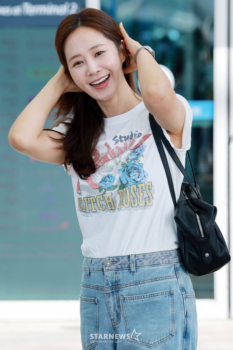 gk_chapter2's tweet photo. どこぞのアイドル様かと思ったらユリさん😍😍😍
夏ビジュ最高すぎです🩵ྀི(いつも最高)
インスタのストーリーも“一緒に行く？”なんて大メロすぎる😮‍💨🫶🫶🫶 https://t.co/6WHTKuMJpC