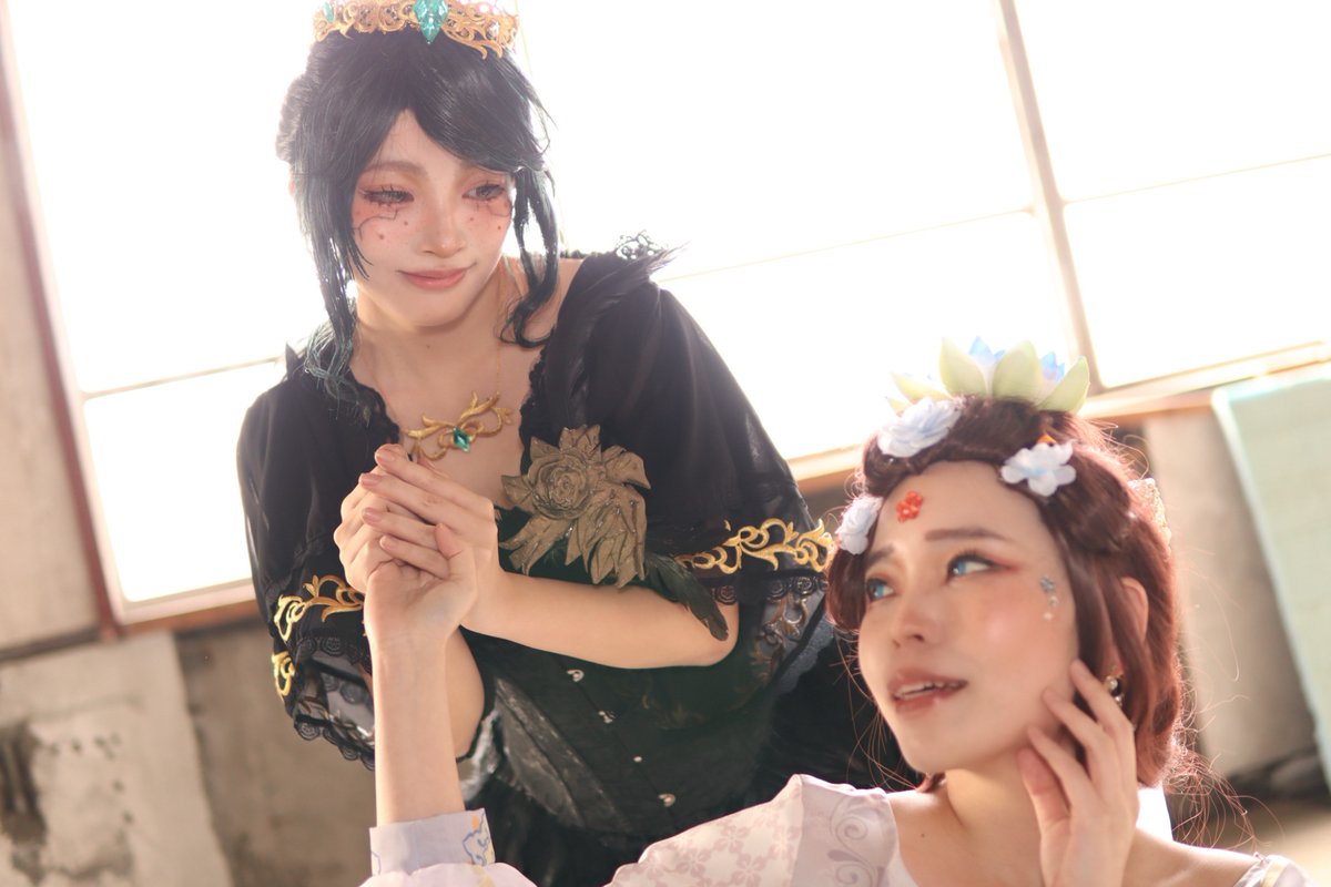 mari_coscos2's tweet photo. ⚠️コスプレ・ cosplay
第五人格｜庭師 怪鳥＆医師 薬司

　『絶対に離してあげない』

┄ ┄ ┄ ┄ ┄ ┄ ┄ ┄ ┄  
#第五人格 #IdentityV #庭師 #emmawoods

💉📸はリプ⬇️ https://t.co/DU0hFqb7sM