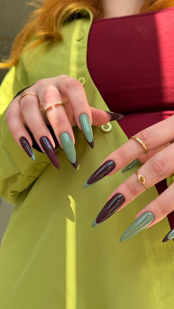 bigkittycomitty's tweet photo. nail day Thursday, which are we feeling? (I keep my length at medium/long stiletto with shorties on right pointer and middle for reasons you could never guess) https://t.co/iQ0tAvwv1d