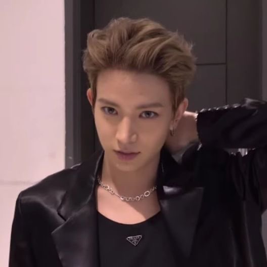 evanshapedheart's tweet photo. im weirdly obsessed with hee’s forehead when his hair is pushed back, especially with his chocolate chip on it🥹 https://t.co/VJQPZeiwe0