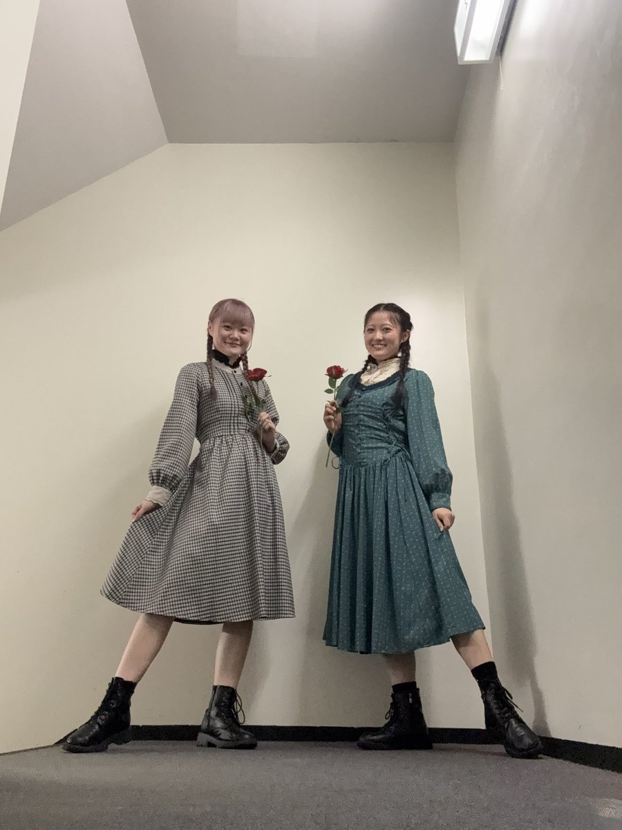 non_sugi's tweet photo. #女王ステ 5日目🌹
休演日はたっくさん寝て、
パワーチャージ出来ました✊🏻

同じサーヴァントのみら！！
本当に良い子で大好き☺️💞💞

今日はArkチーム2公演🖤
ぜひお待ちしております!!!!!

#不滅部隊編 https://t.co/2jfjEewGhA