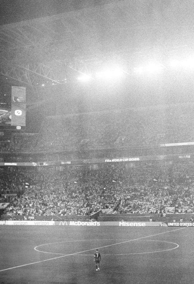 arielipillo's tweet photo. El último baile. @Cristiano Ronaldo capturado con una cámara de cine de los años 50 en la @FIFAWorldCup por última vez 🎞️ https://t.co/9bV5txMCMP
