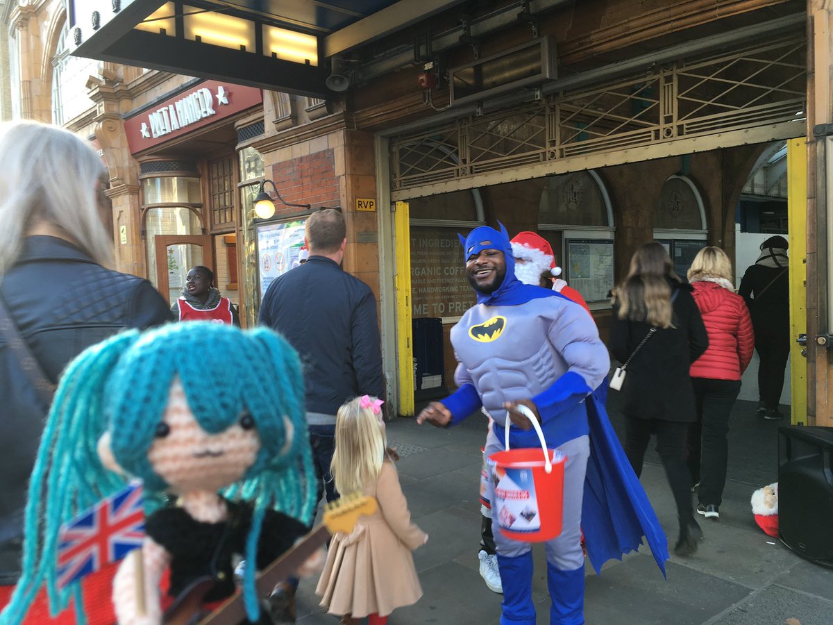 rijarl2003's tweet photo. @misachi01 @m_ryou あと金稼ぎでコスプレしてる人もおるね
画像はイギリス https://t.co/8gNyPlXSzw