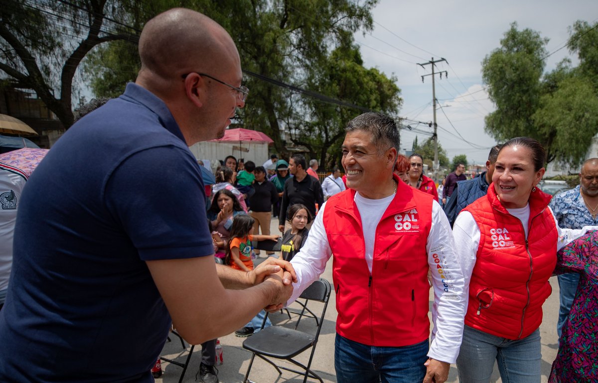 GobCoacalco2022's tweet photo. Gobierno y ciudadanía unidos logran grandes resultados. Inauguramos la rehabilitación del puente en El Ranchito, una obra que nació del trabajo en equipo junto a los vecinos.

¡Gracias por construir juntos un Coacalco más conectado y seguro!
#ContinuidadDeBuenosResultados https://t.co/gdcOdL6j0j