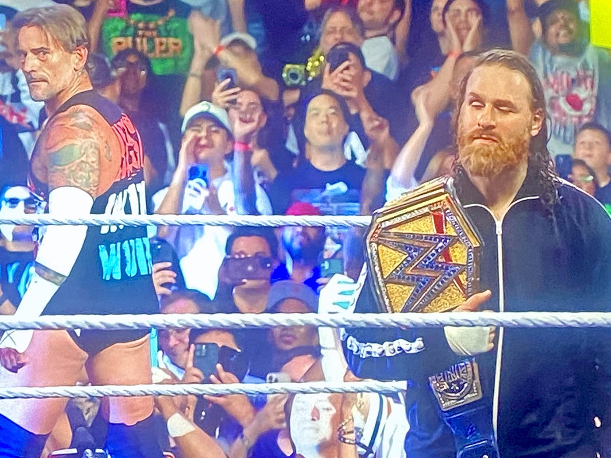 WSBFun's tweet photo. That is SUCH a cool shot for old school fans of independent wrestling…

#wweraw https://t.co/mk5svMtkHQ