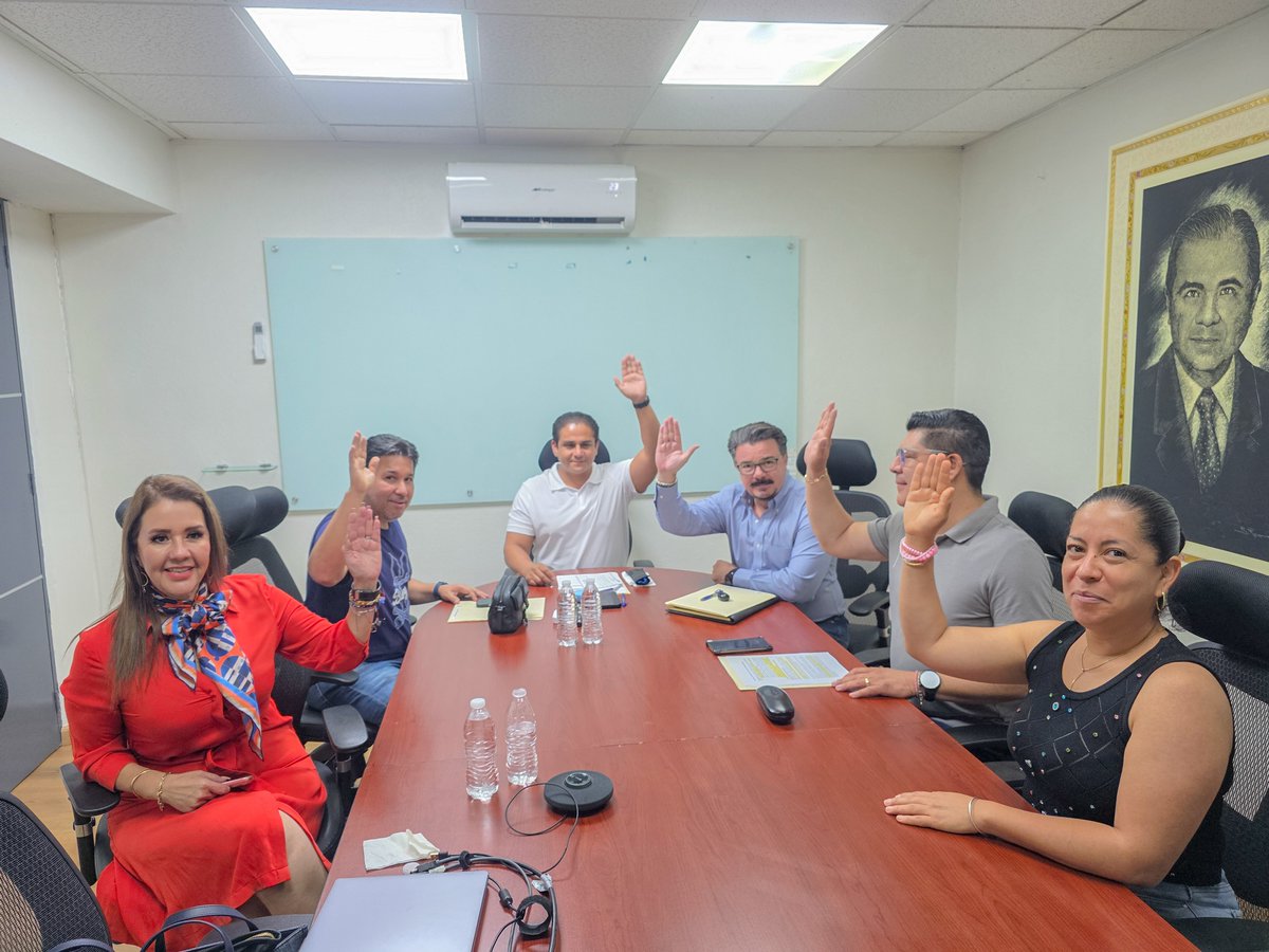 ErikaLuhrs11's tweet photo. Este lunes, quienes integramos la Junta de Coordinación Política sostuvimos una reunión de trabajo para analizar, dialogar y definir los asuntos prioritarios que serán presentados en la sesión de este miércoles. Con responsabilidad y compromiso, continuamos construyendo acuerdos. https://t.co/lK5JNGXuxt